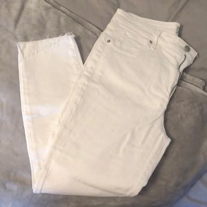 WHITE JEANS